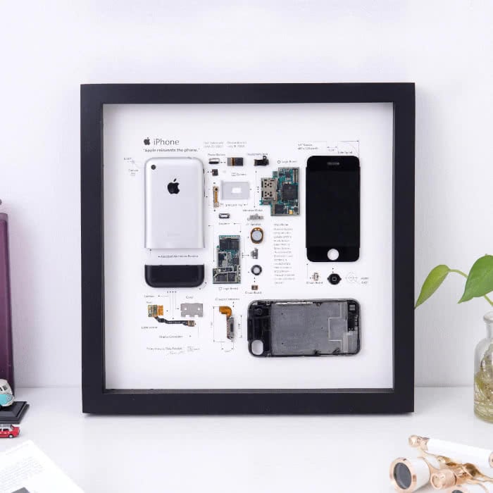 Verrückt: Zerlegtes iPhone als schicke Wand-Deko